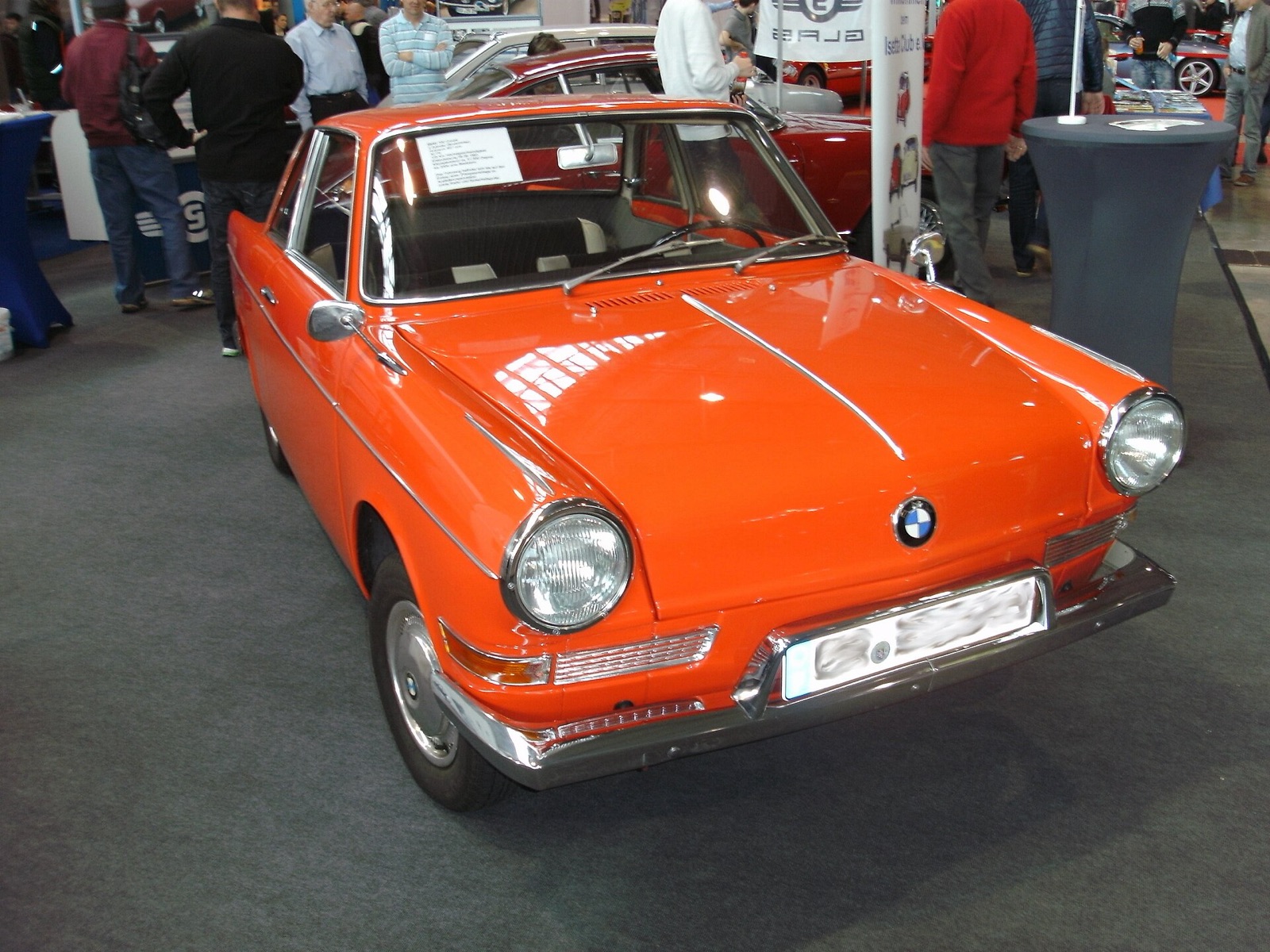BMW 700