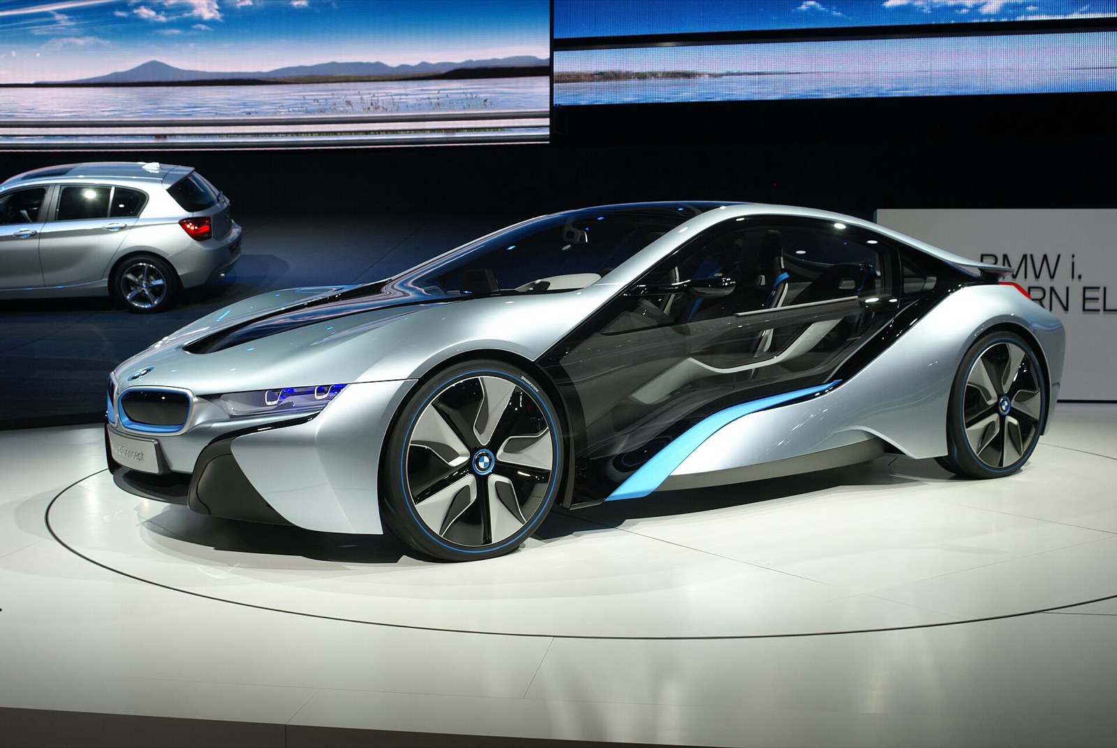 BMW i8 — Vision EfficientDynamics & i8 Concept